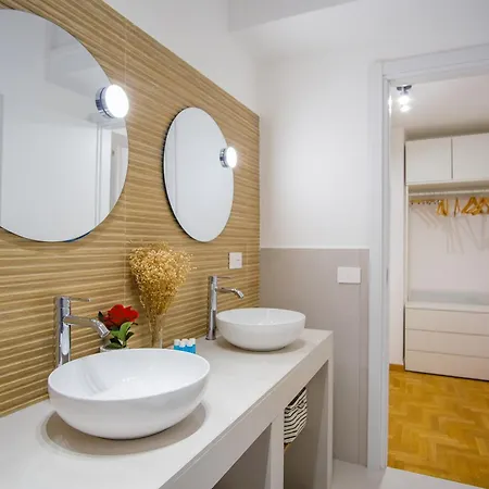 Elegantis Barberini Modern - Comfort In Charming District Appartement Rome